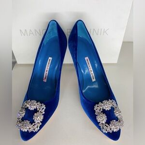 MANOLO BLAHNIK Hangisi 70 embellished velvet pumps